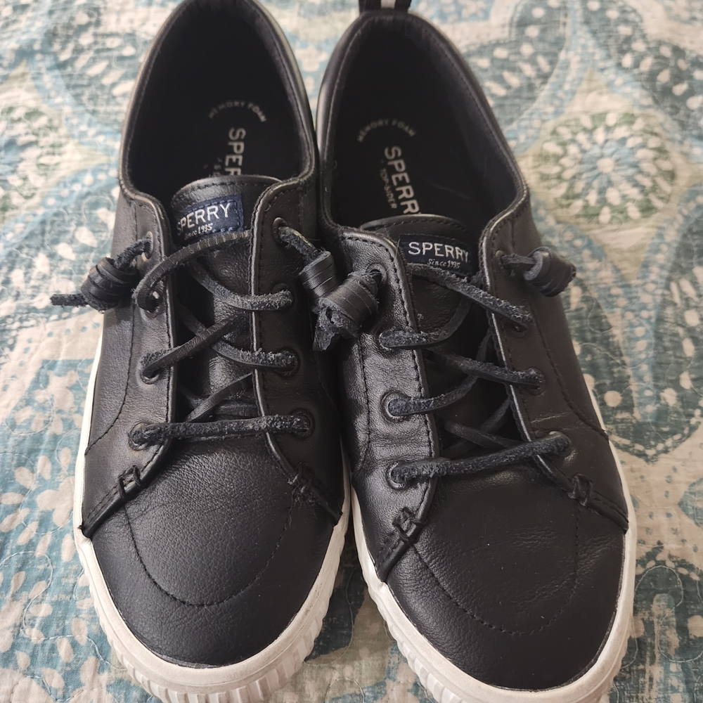 Sperry Black Boat Shoes with Minimalist Appeal